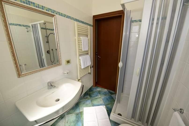 Albergo La Locanda Degli Apolidi Atena Lucana Kültér fotó